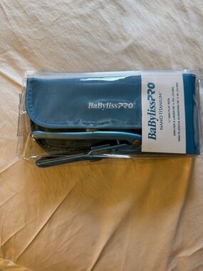 BaByliss Travel Nano Titanium Mini Flat Iron in Teal